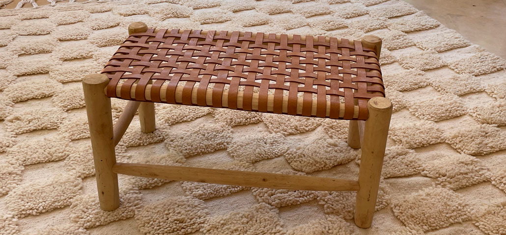 Banc Maya en bois et cuir Vision Originale Marrakech