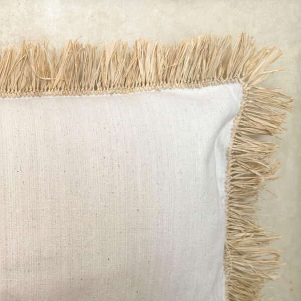 Coussin artisanal en coton et raphia Raffyta blanc Marrakech Vision Originale