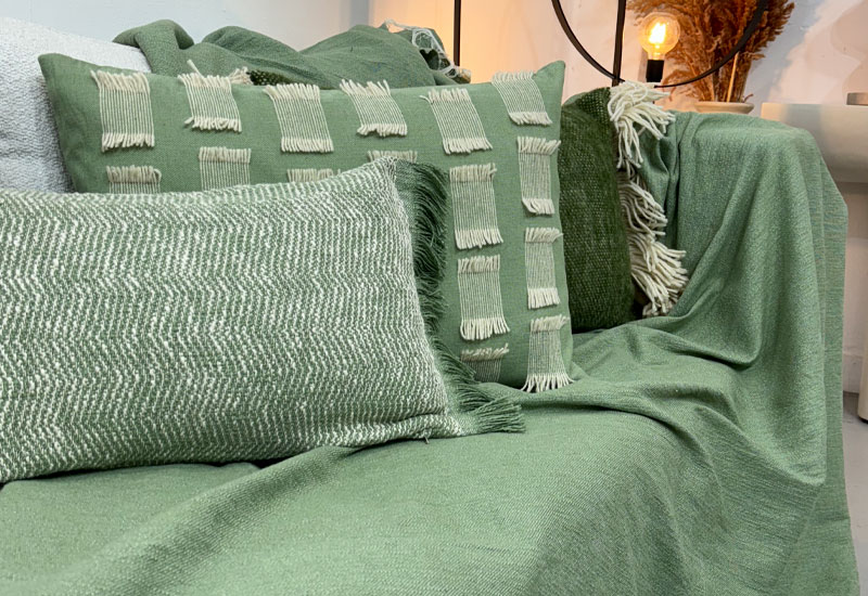 Ensemble vert une couverture et trois coussins Marrakech